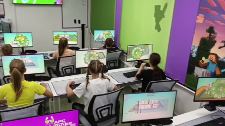 Группа "Гуголплекс" делает игру "футбол" Группа "Гуголплекс" делает игру "футбол"