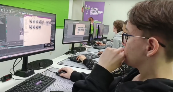 Длинный ролик в нейронке 🎄